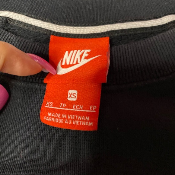 Nike Black Crewneck Sweatshirt Classic Athletic Style - Picture 6 of 10